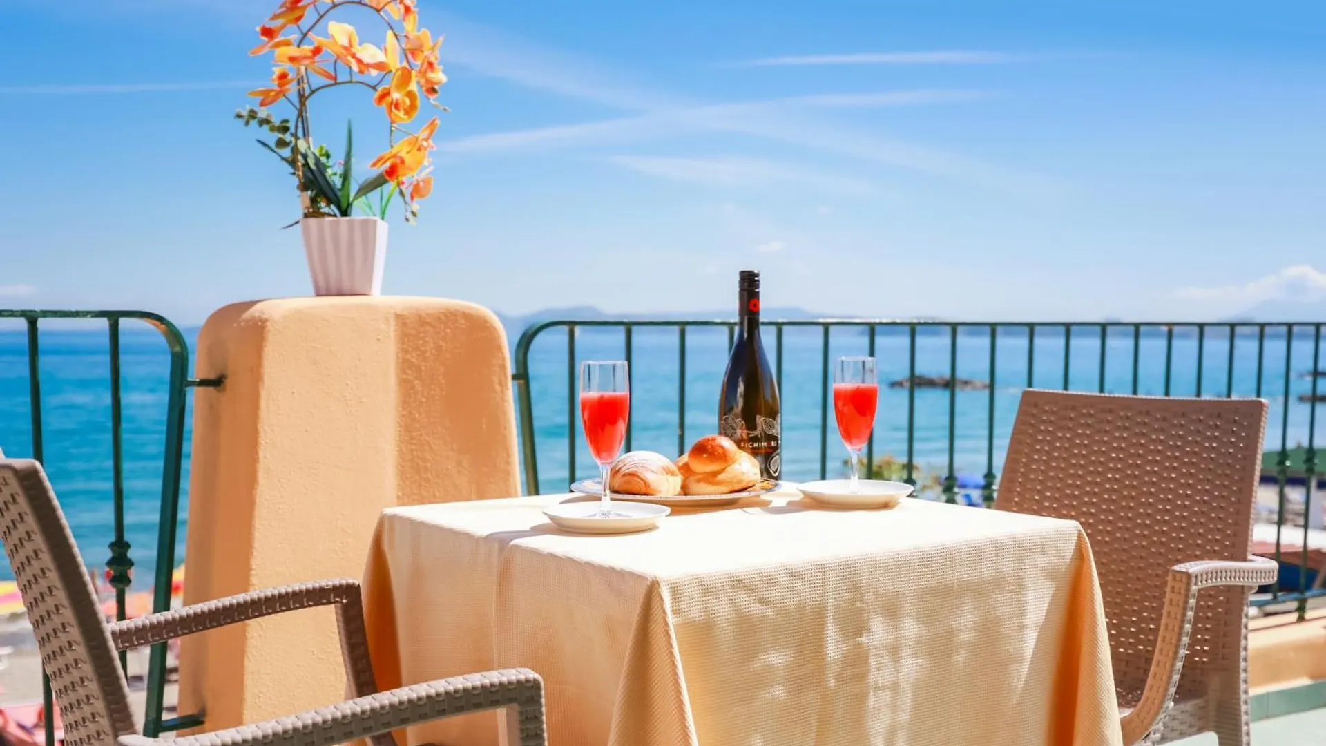 8 Hotel Economici a Ischia Porto per Viaggiare Senza Spendere Troppo