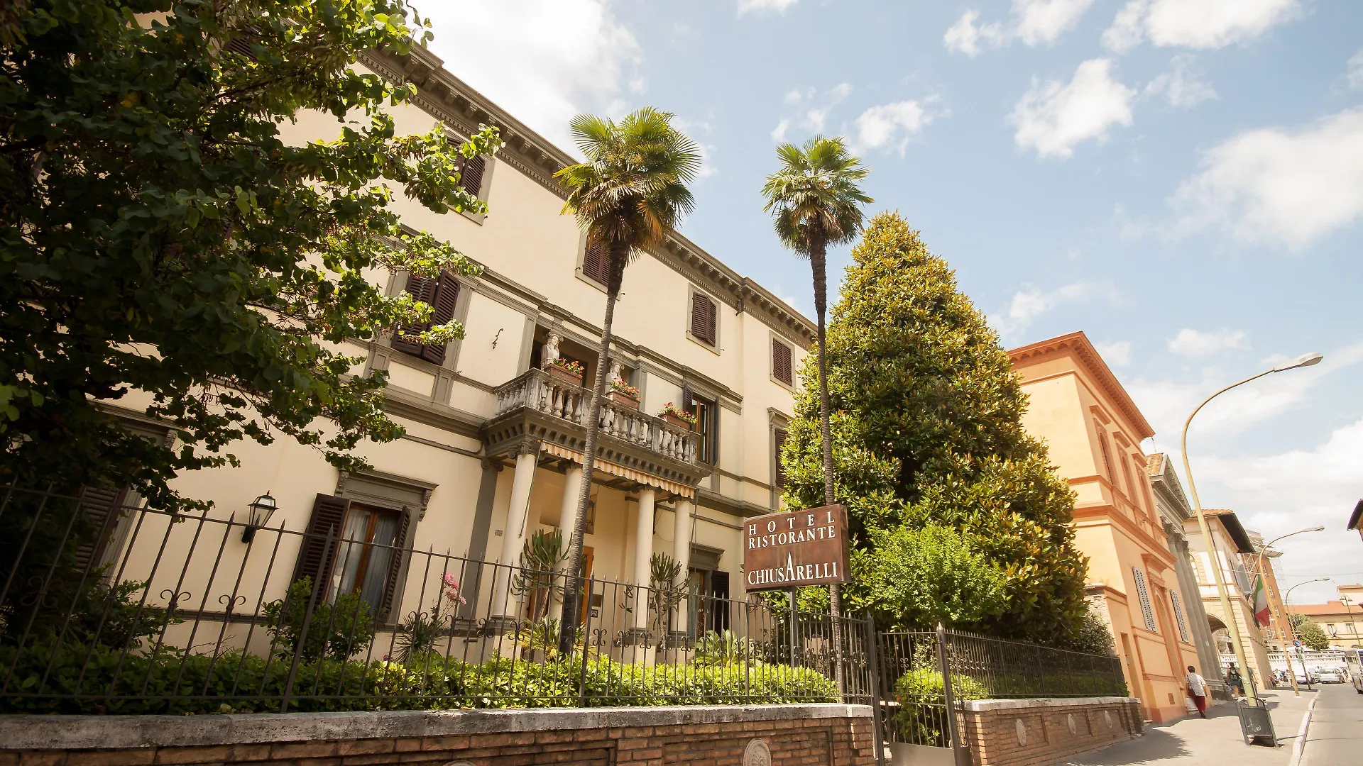 Soggiornare vicino a Palazzo Buonsignori: 7 Hotel Centrali a Confronto