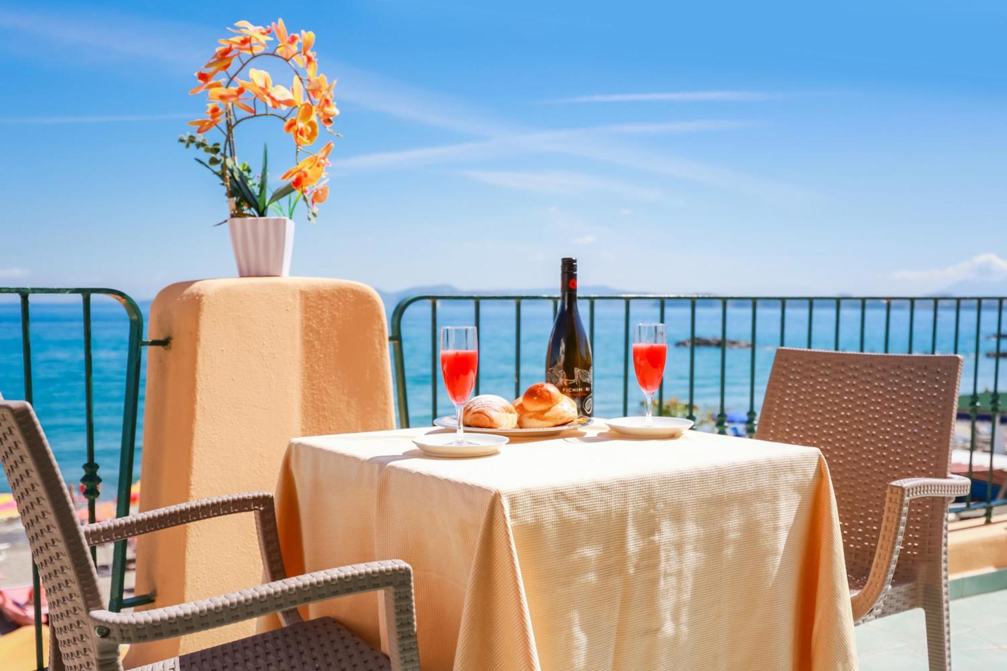 8 Hotel Economici a Ischia Porto per Viaggiare Senza Spendere Troppo